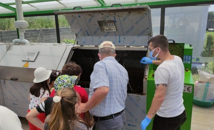 Minik öğrenciler yemek artıklarını gübre yaptı