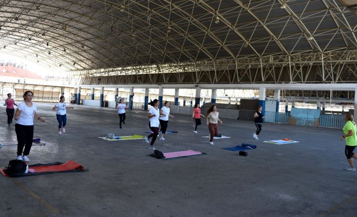 Muratpaşa’da sabah sporu yeniden başladı