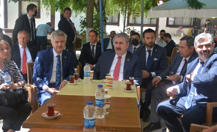 Mustafa Destici’den müsilaj yorumu: “Fabrikalar elektrik parasını ödememek için arıtma tesislerini çalıştırmıyorlar”