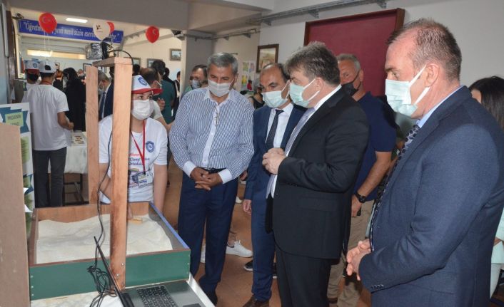Öğrencilerin hazırladığı bilim fuarının sergisi açıldı