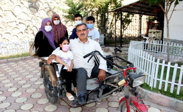 Okuma yazma bilmeyen engelli babanın azmi ile 3 çocuğu hafız oldu