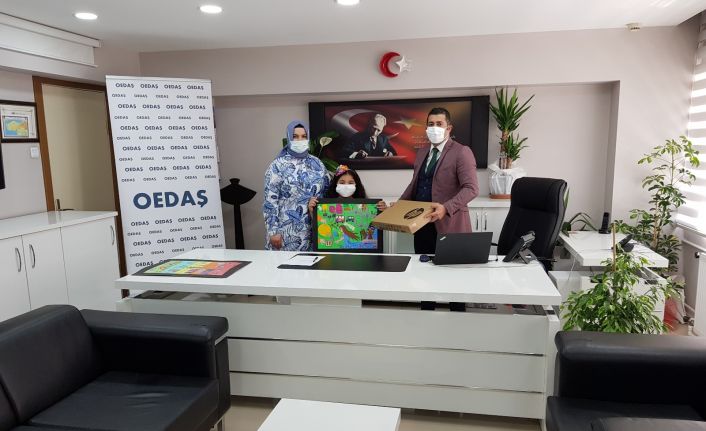 Osmangazi EDAŞ’ın resim ve şiir yarışmasında dereceye giren çocuklar ödüllerini aldı