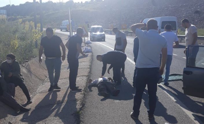 Otomobil ile tır çarpıştı, kazada 2 kişi yaralandı