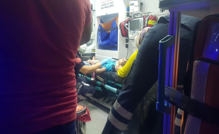 Otomobil küçük kıza çarpıp kaçtı