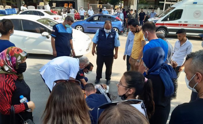Otomobil yayaya çarptı, hastaneden koşarak gelen doktor ilk müdahaleyi yaptı