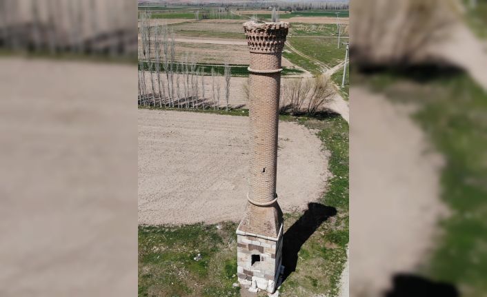 (Özel) 13. yüzyıldan bu yana kırık da olsa ayakta kalan minarenin öyküsü
