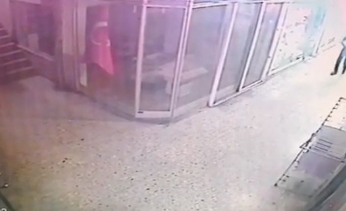 (Özel) 20 günlük işçi patronun kredi kartlarından 5 bin ve nakit 8 bin lirayı alıp kayıplara karıştı