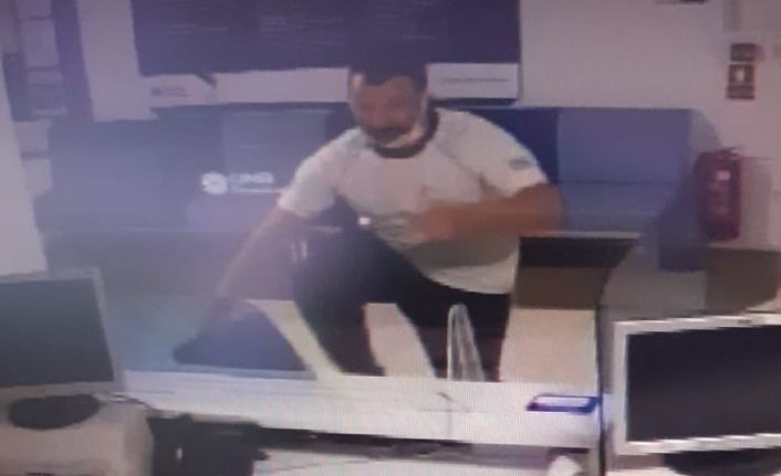 (Özel) Bankayı gece yarısı böyle soydu, aldığı para hayal kırıklığı yaşattı
