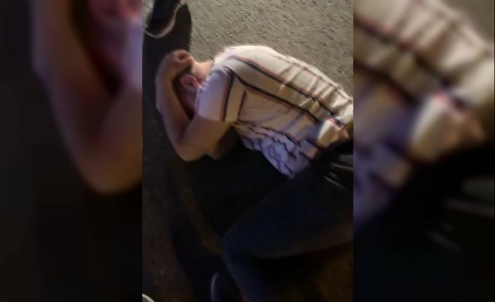 (Özel)- Çekmeköy’de korku dolu anlar: Yol verme kavgasında tekmeler havada uçuştu