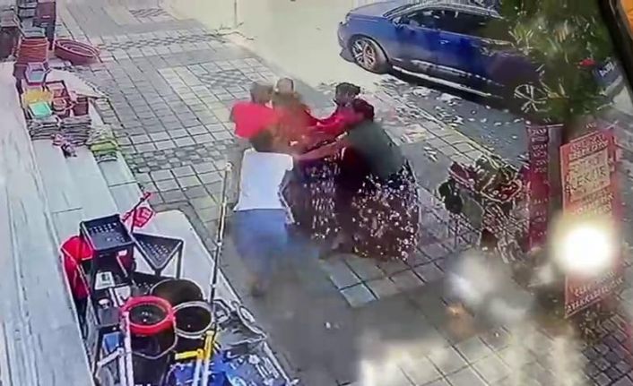 (Özel) Esenyurt’ta yabancı uyruklu kadının parasını çalmaya çalıştırlar, baş edemeyince soyundular