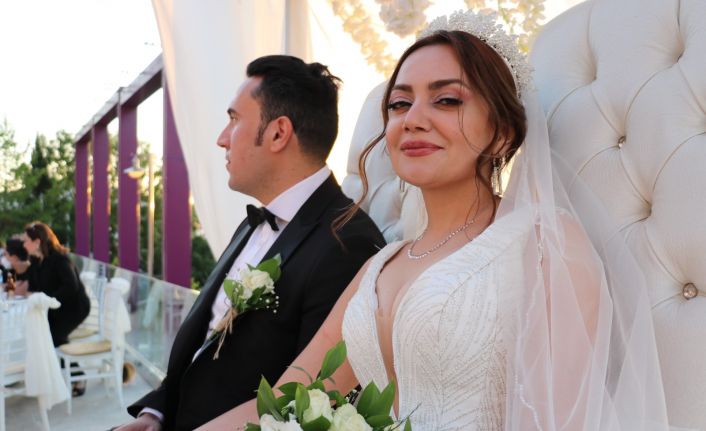 (Özel) İranlı çift görkemli bir törenle dünya evine girdi