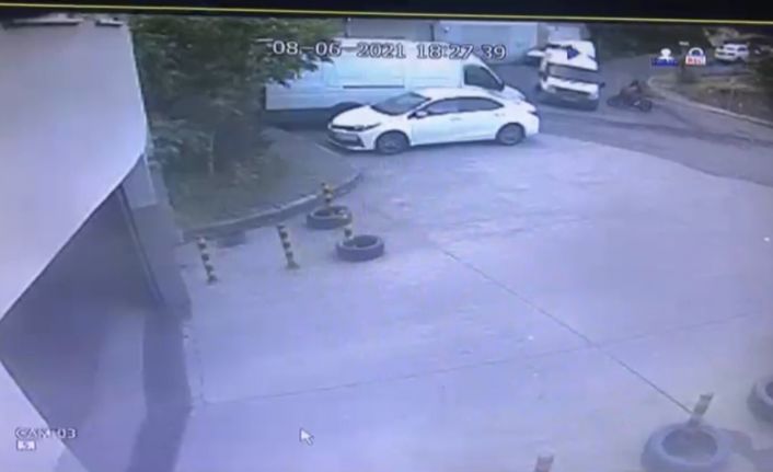 (Özel) İstanbul’da “murç” dehşeti kamerada: Genci önce dövdü sonra murç ile başına vurdu