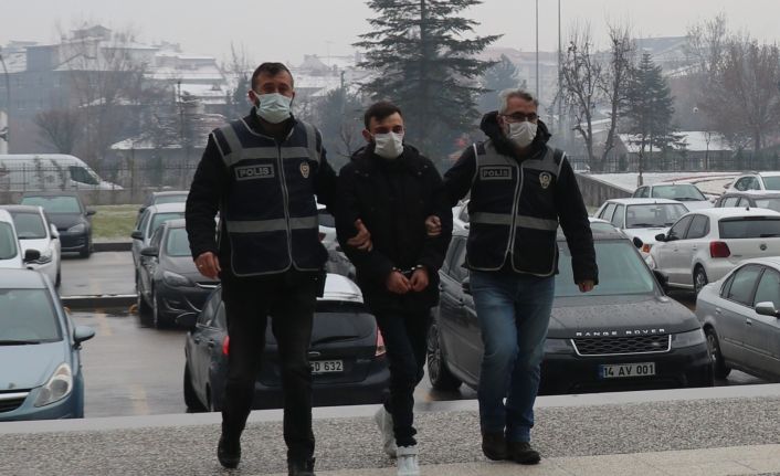 Parkta yürüyen genç kızı 3 yerinden bıçaklayan sanığa 15 yıl hapis