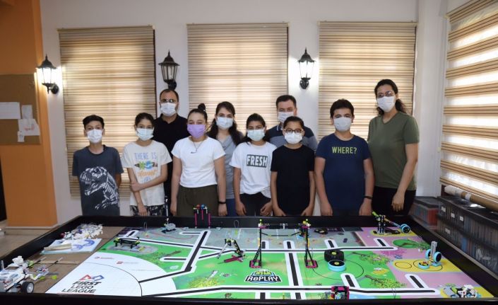 Payas Stem Robotik Takımı finale katılmaya yazdırdı