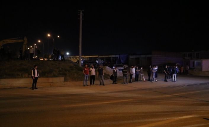 Polisin kaza yerinde seyirci vatandaşla zorlu imtihanı