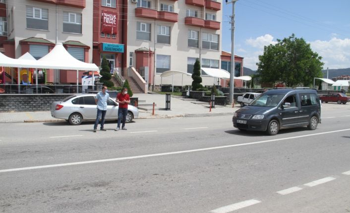Polisten sivil kıyafetli trafik denetimi