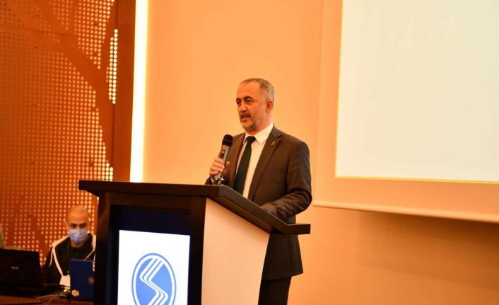 Rektör Savaşan 41 üniversiteden gelen öğrenciler ile bir araya geldi