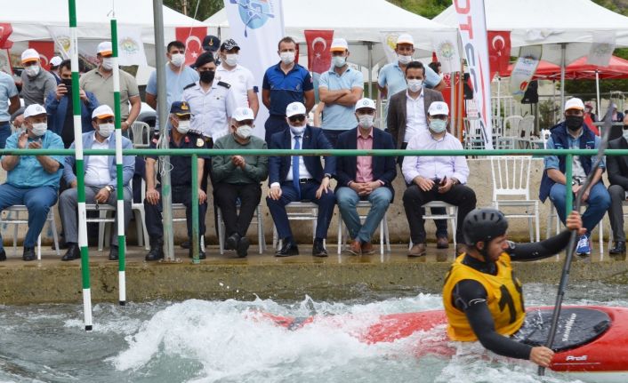 Rektör Türkmen, ‘Akarsu Slalom 2021 Türkiye Kupası Yarışları’ programına katıldı
