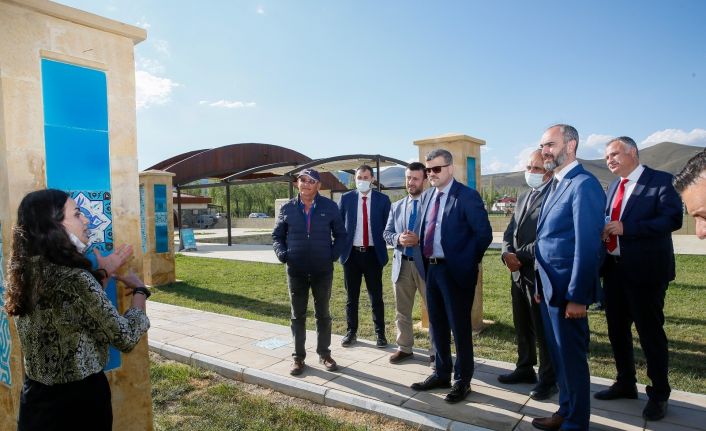 Rektör Türkmen, Gençlik ve Spor Bakanlığı ve Gazi Üniversitesi heyetleri ile birlikte Kenan Yavuz Etnografya Müzesini ziyaret etti