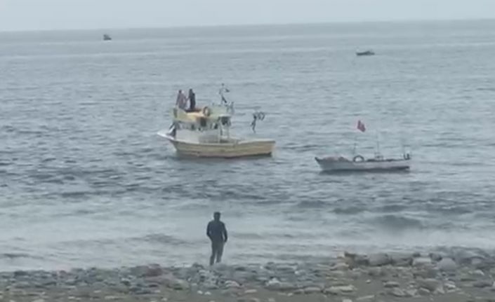 Rize’nin Fındıklı ilçesinde denizde kaybolan Afgan uyruklu genç için arama çalışması başlatıldı
