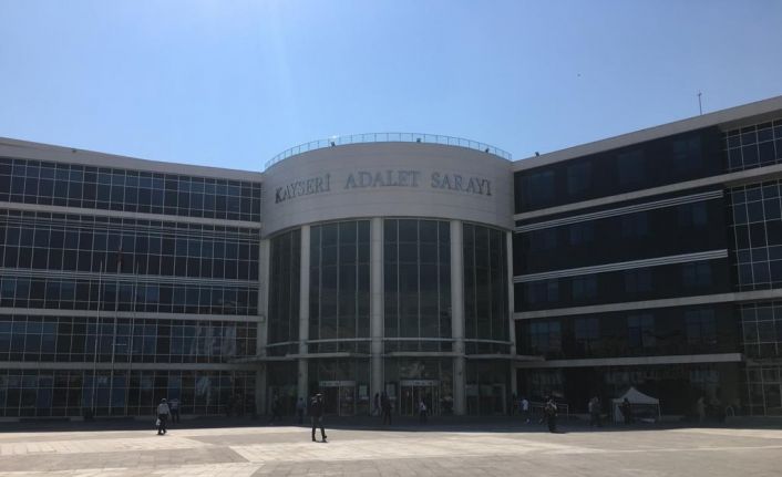 “Sahte paraları süs olsun diye taşıyorum” diyen sanığa 2 yıl hapis ve 100 TL para cezası