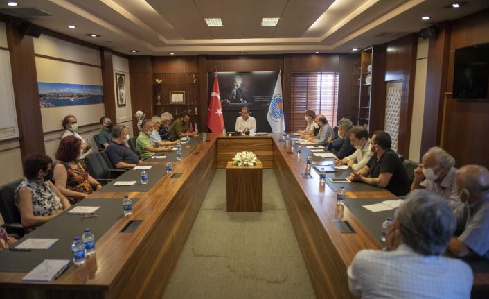Seçer, MEDEKA’nın Edebiyat ve Sinema Kurulu Üyeleri ile bir araya geldi
