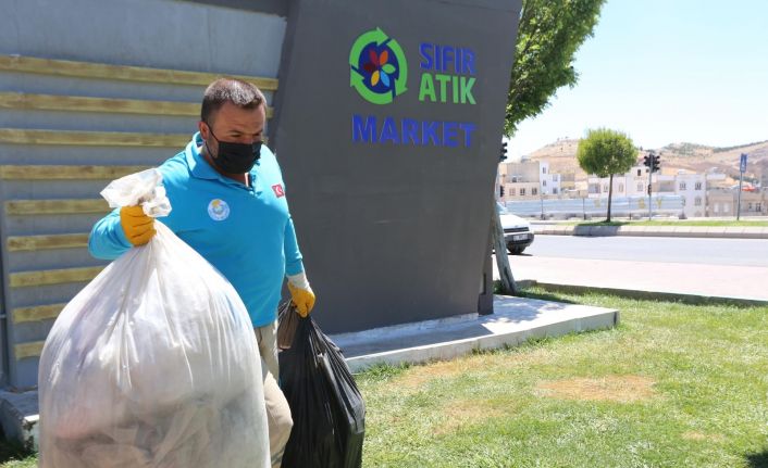 Sıfır atık market ile geri dönüşüme katkı sağlanıyor