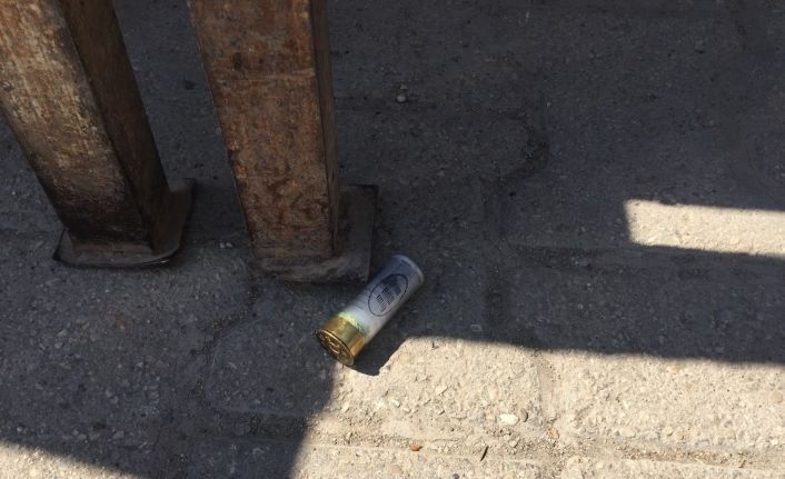 Silah sesi duydu balkona çıktı yaralandı