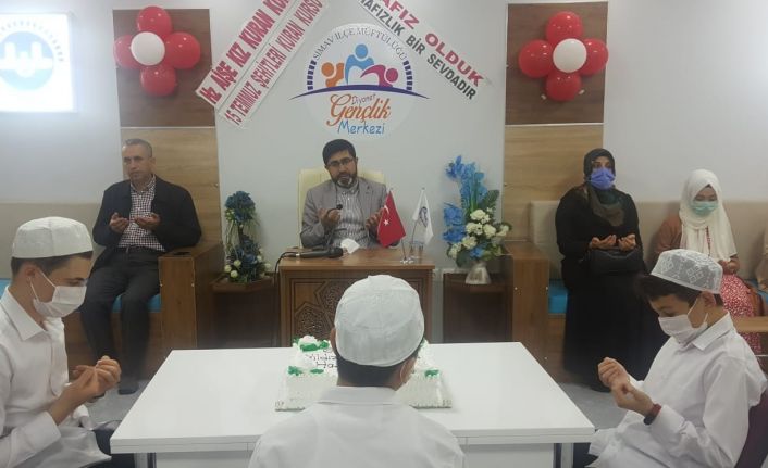 Simav’da 3 öğrenci daha hafız oldu