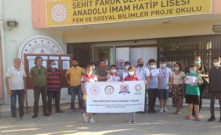 Söke’de açık kategoride satranç turnuvası yapıldı.
