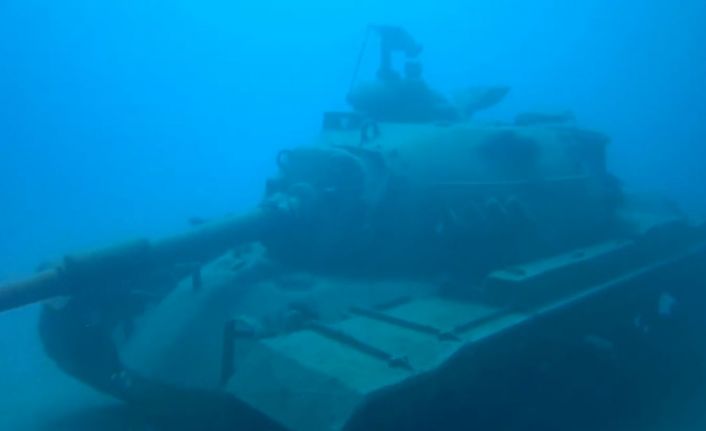 Su altındaki 45 tonluk tank dalış turizminin gözdesi oldu
