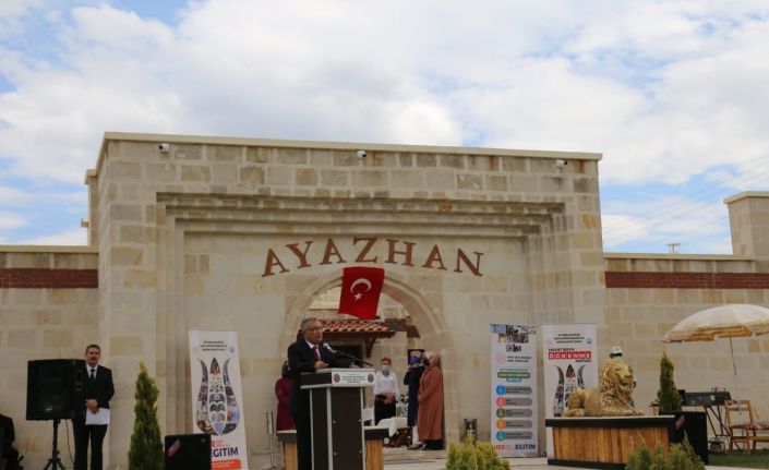 Tarihi Frig Vadisi’nde ele emeği göz nuru eserler görücüye çıktı