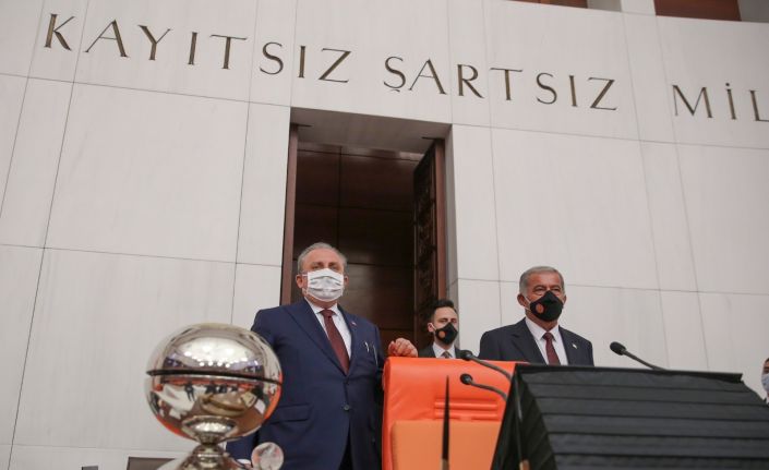 TBMM Başkanı Şentop, KKTC Meclis Başkanı Sennaroğlu ile bir araya geldi