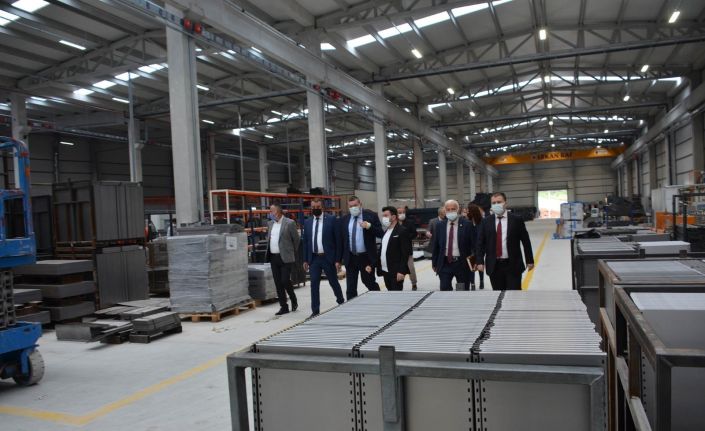 Tekin, "Yatırım yapacak ve istihdam sağlayacak herkese kapımız sonuna kadar açıktır"