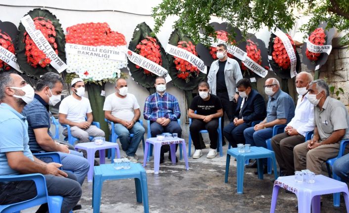 Trafik kazasında hayatını kaybeden Suzan ve Büşra öğretmenin adı görev yaptıkları okulda yaşatılacak