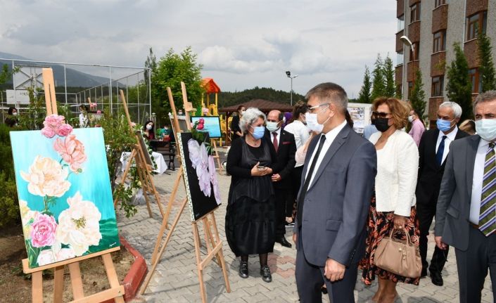“Tuvalimdeki Doğa ve Yaşam” konulu resim sergisi açıldı