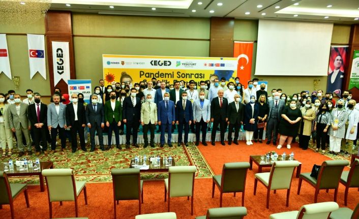 Yeşilyurt Belediyesi, 81 kentten 90 öğrenciyi Pandemi sonrası gençlik formunda ağırlıyor