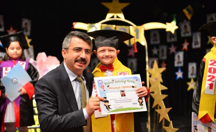 Yıldırımlı miniklerin mezuniyet heyecanı