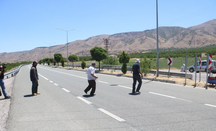 Yolun karşısına geçmek için ölümü göze alan vatandaşlar çözüm bekliyor