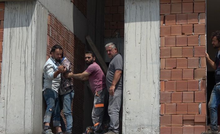 11 kattan düşerek ölen babasının başında gözyaşları döktü