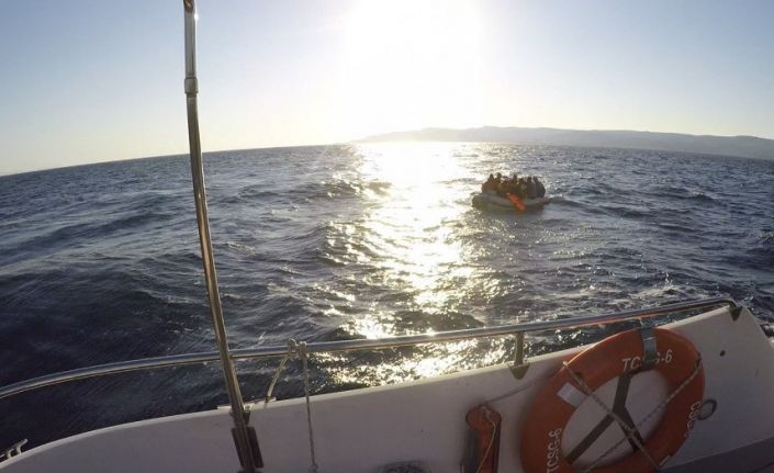 12 göçmen Ayvacık açıklarında kurtarıldı