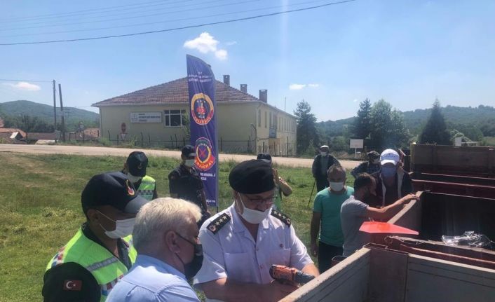 12 traktöre 24 adet reflektör takıldı