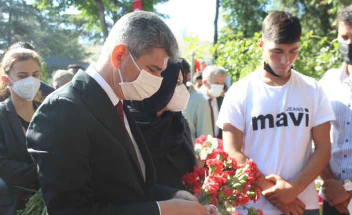 15 Temmuz şehitleri Karşıyaka Mezarlığı’nda anıldı