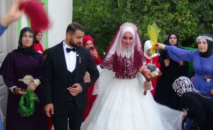 28 yıl önce PKK’nın 6 aylık iken 6 kurşunla yaralayarak yetim bıraktığı Ergün, dünya evine girdi