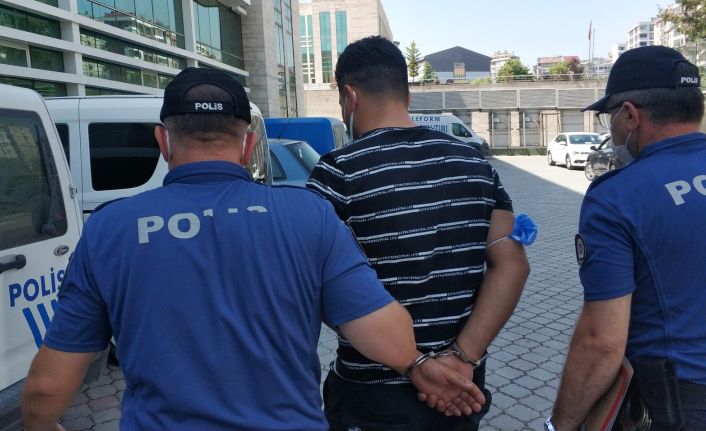 2 kişinin öldüğü, 1 polisin yaralandığı kazayla ilgili otomobil sürücüsü tutuklandı