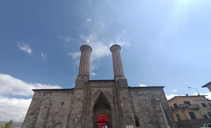350 yıllık Çifte Minareli Medrese kapılarını Vakıf Eserleri Müzesi olarak tekrar açtı