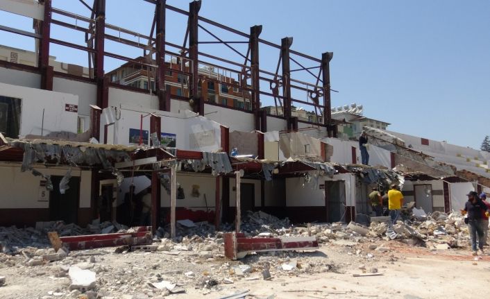 71 yıllık Antakya Atatürk Stadı yıkılıyor