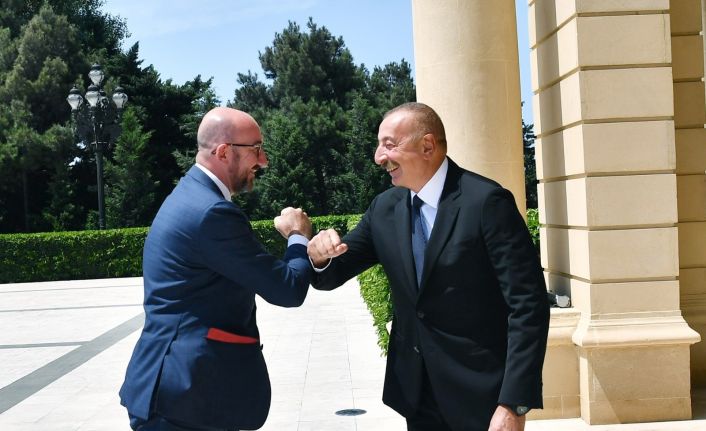 AB Konseyi Başkanı Michel, Azerbaycan Cumhurbaşkanı Aliyev ile bir araya geldi