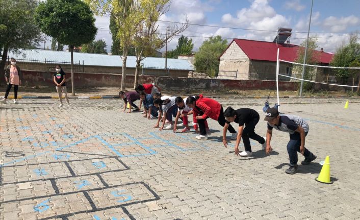 Ağrı’da “Telafide Ben de Varım” programı ile öğrenciler yaz dönemini dolu dolu geçiriyor