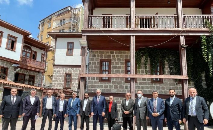 AK Parti İstanbul İl Başkanı Kabaktepe, AYD tarafından düzenlenen “Anadolu Sohbetleri”ne katıldı